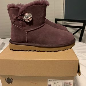 UGG Baily Mini Button Gem